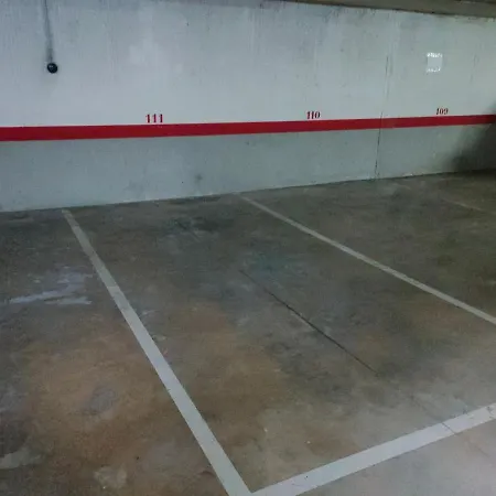 Con Terraza Privada, Piscina Y Pkg